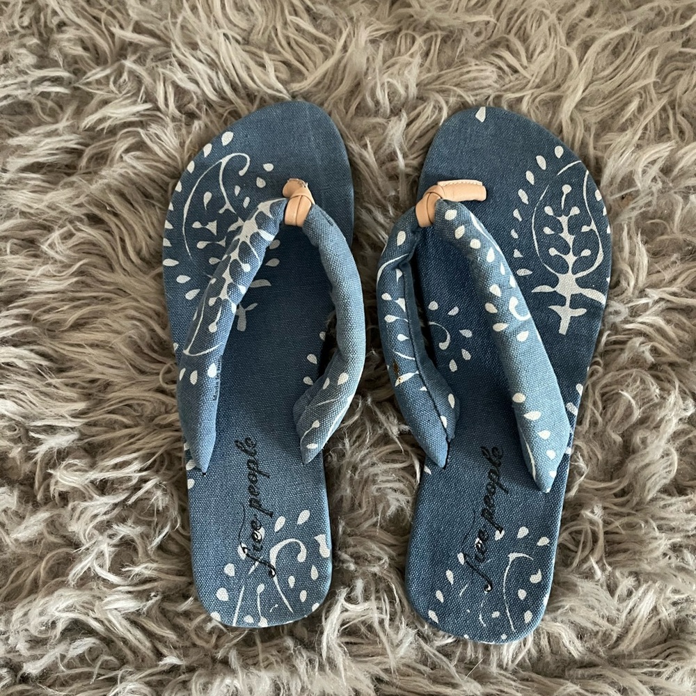 NWOT Free People Blue and White Sandals - Picture 8 of 11